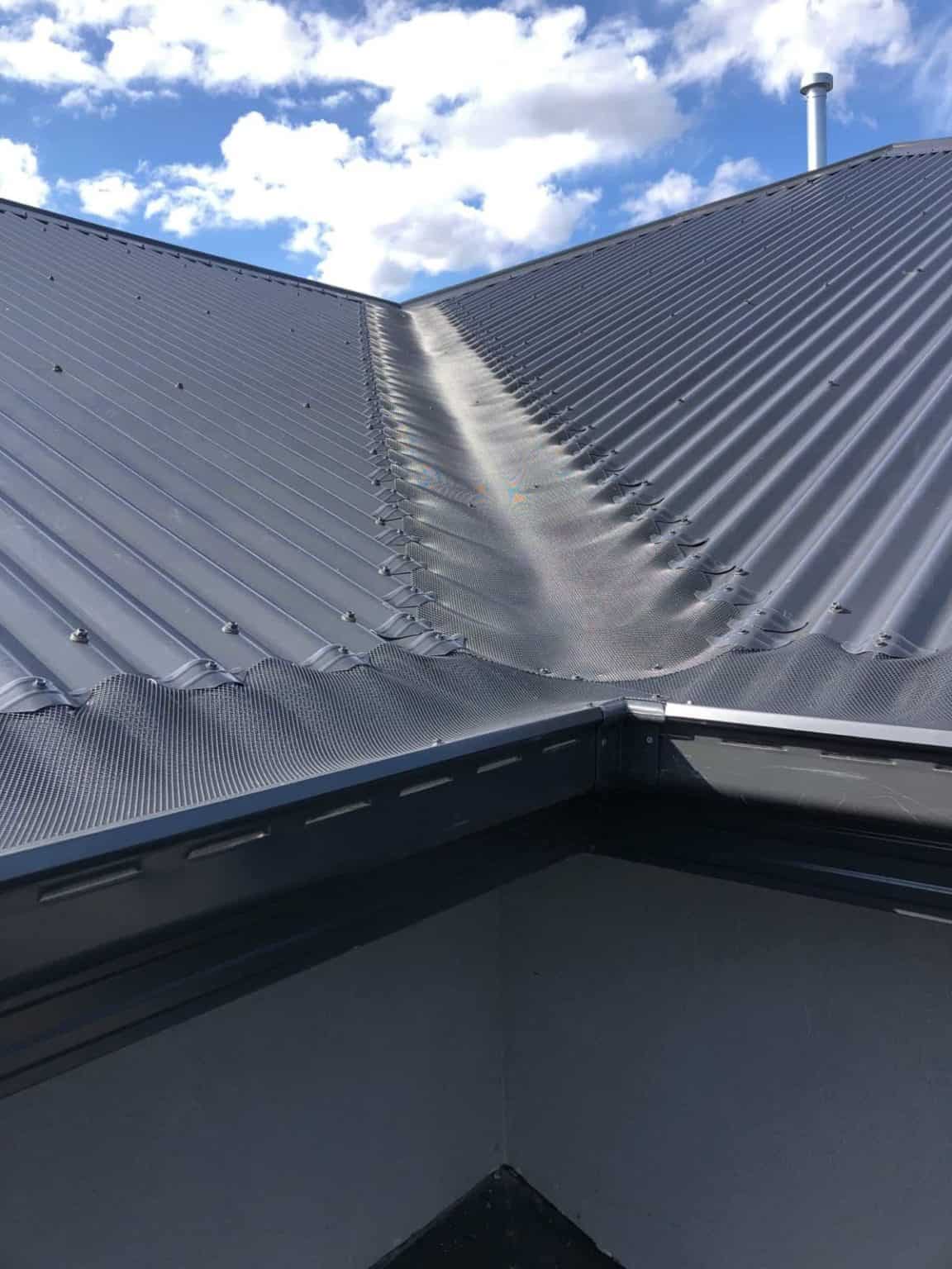 9 ways to stop birds nesting underneath solar panels – Aussie Gutter ...