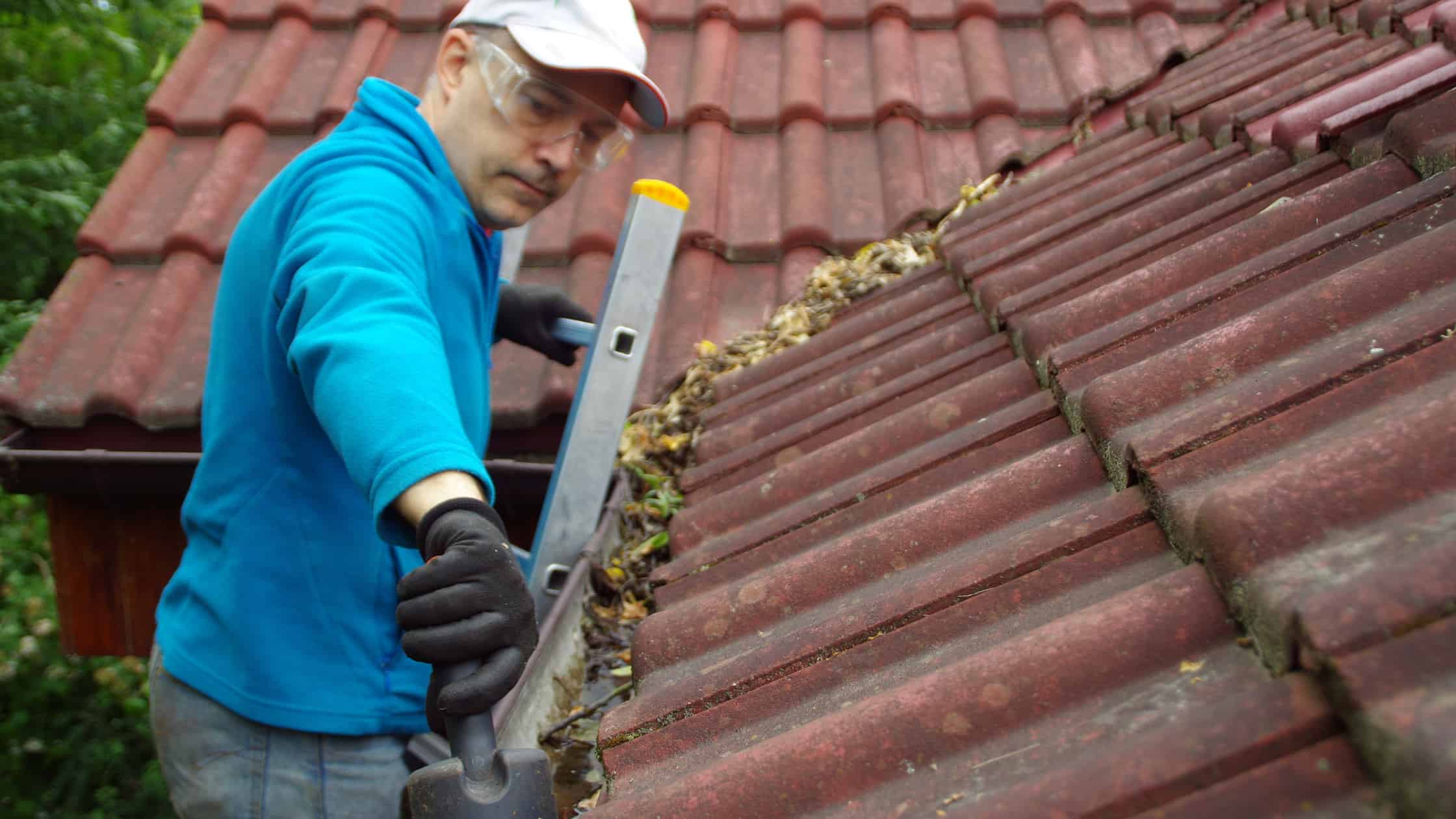 Gutter cleaning tile roof